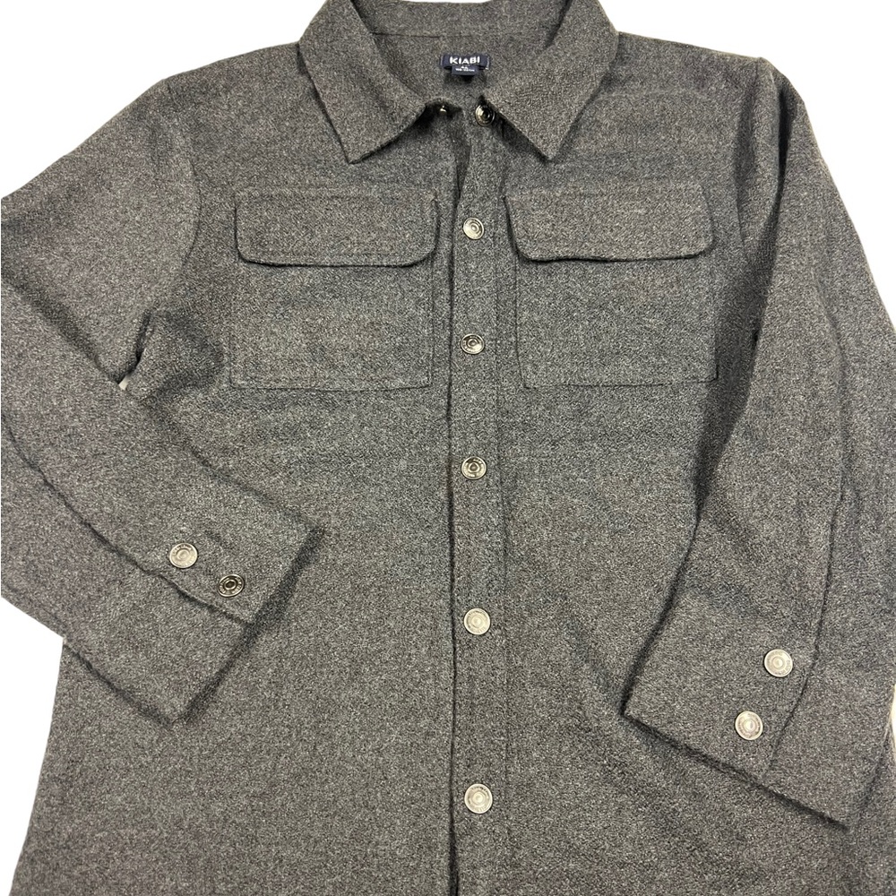 Kiabi French design boys snap front shirt in soft wool like fabric. Size 5 boys
